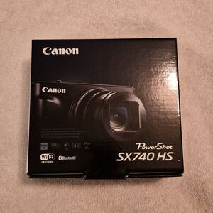 Canon PowerShot SX740 HS Digital Camera in SILVER | NWT
